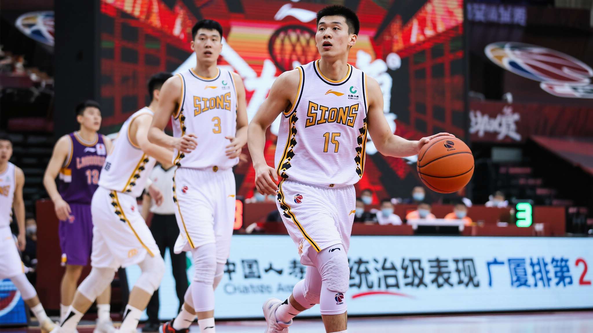 随着上海12连胜，广东被三分绝杀，CBA最新排名出炉！广厦排第2